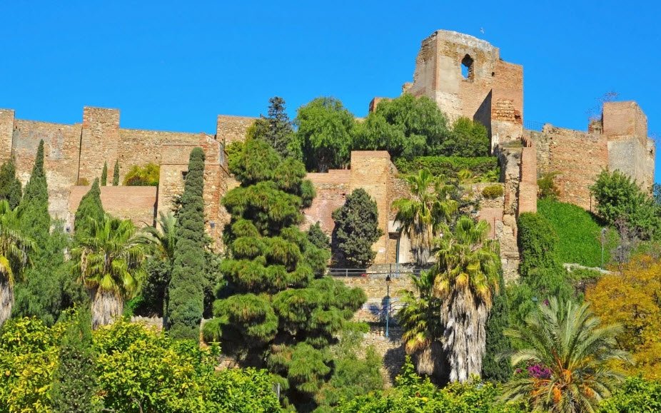 Ruinas del Castillo árabe de Bezmiliana, Spain